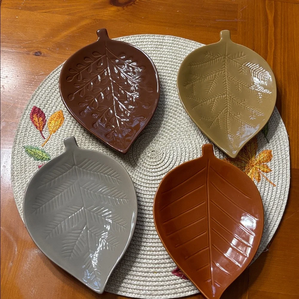 Crate & Barrel Leaf Shaped Appetizer Plates Fall Holiday Thanksgiving Set of 4
